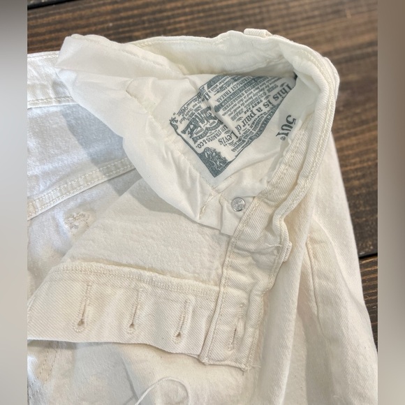 LEVI'S Women's 501 raw cut WHITE denim short. New just washed. Size 33w - Picture 3 of 5